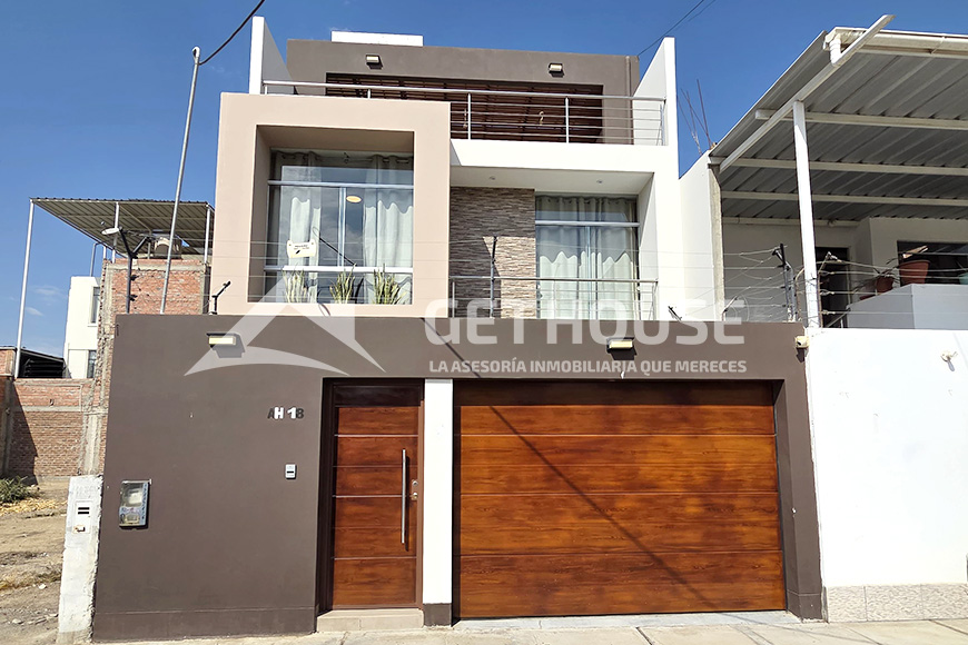 SE VENDE MODERNA Y BONITA CASA DE 3 PISOS | URB. MIRAFLORES COUNTRY CLUB